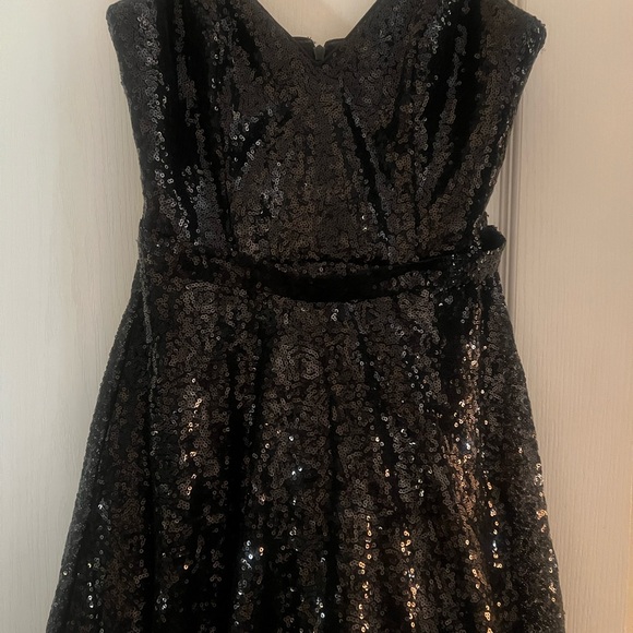 Mac Duggal Black Sequin Prom Dress - Picture 3 of 10